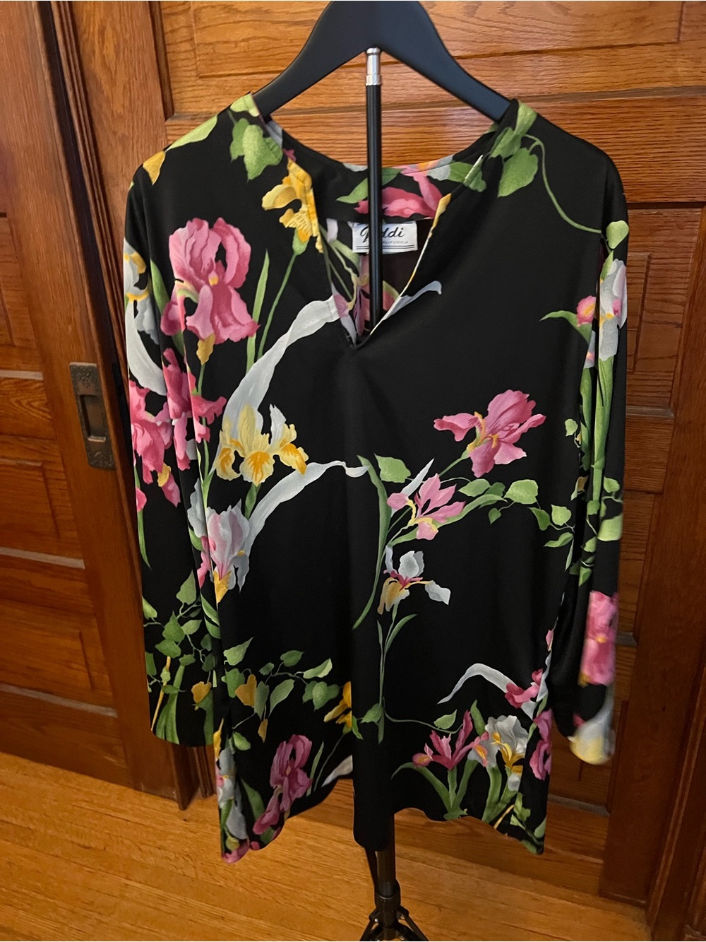 Vintage Teddi of California Black Floral V-Neck Long-Sleeve Women's Top